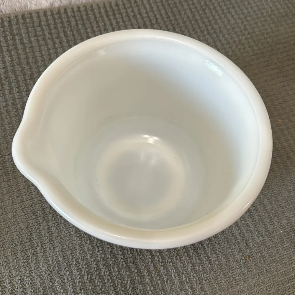 Vintage Hamilton Beach Milk Glass Mixing Bowl Pour Spout‎ Racine Wisconsin 7”